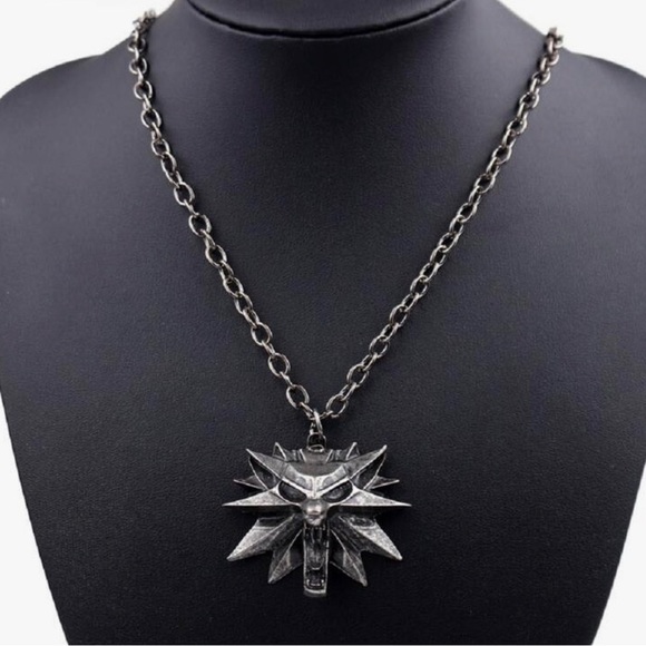 The Witcher Style Wolf’s Head Necklace - Picture 6 of 7